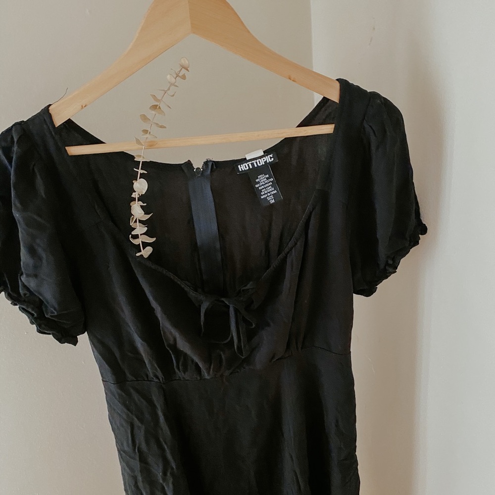 Hot Topic Black Cotton Puff Sleeve Dress